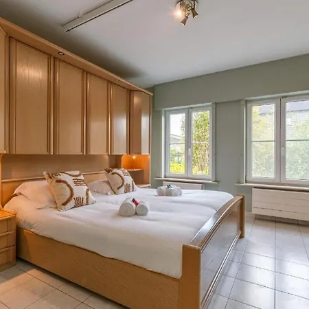 Bakboord أوستيند