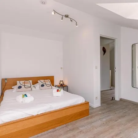 Bakboord أوستيند